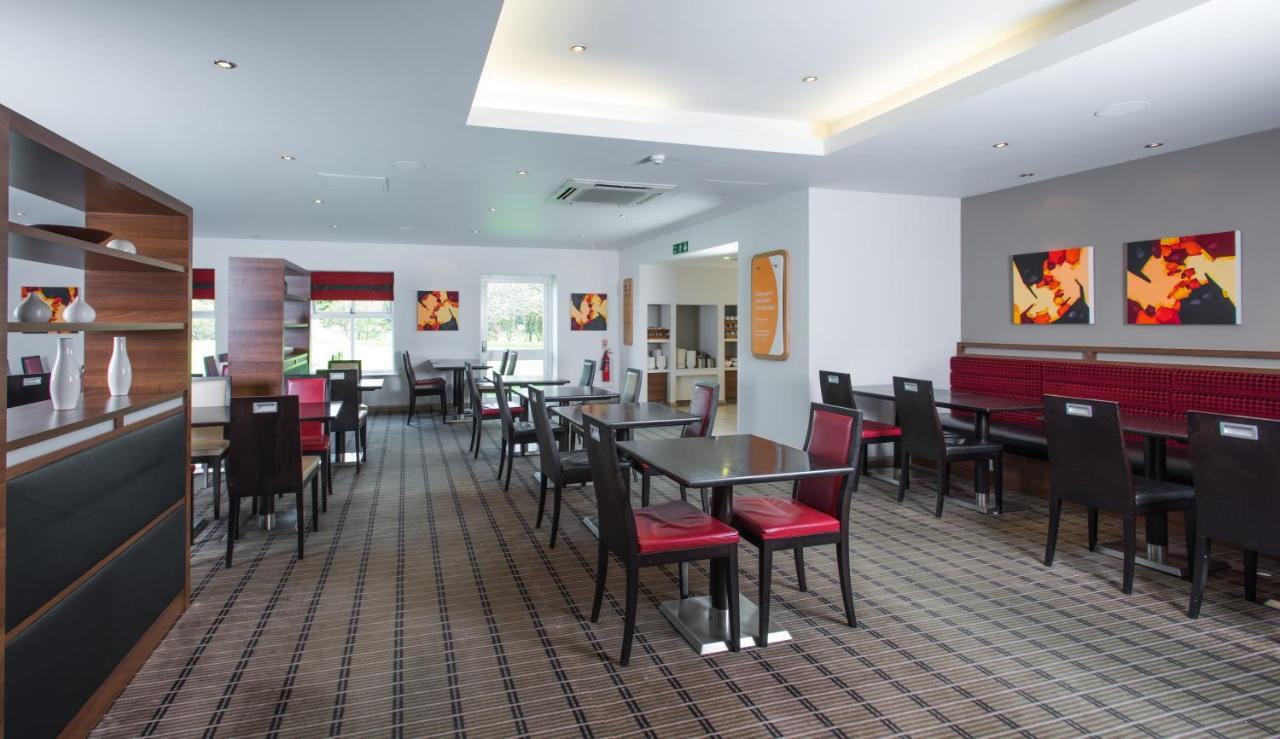 Holiday Inn Express Warwick - Stratford-Upon-Avon, An Ihg Hotel Екстериор снимка