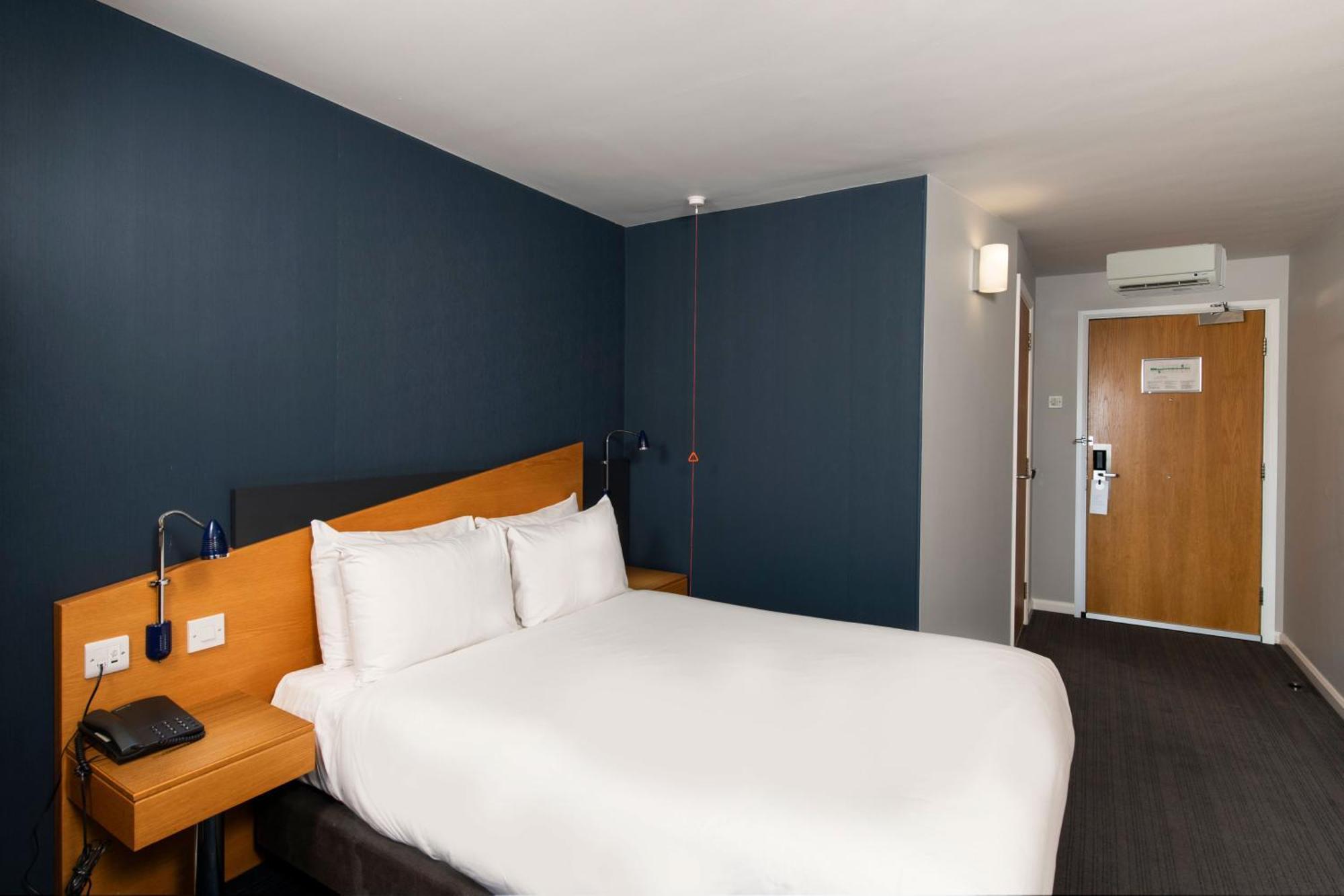 Holiday Inn Express Warwick - Stratford-Upon-Avon, An Ihg Hotel Екстериор снимка