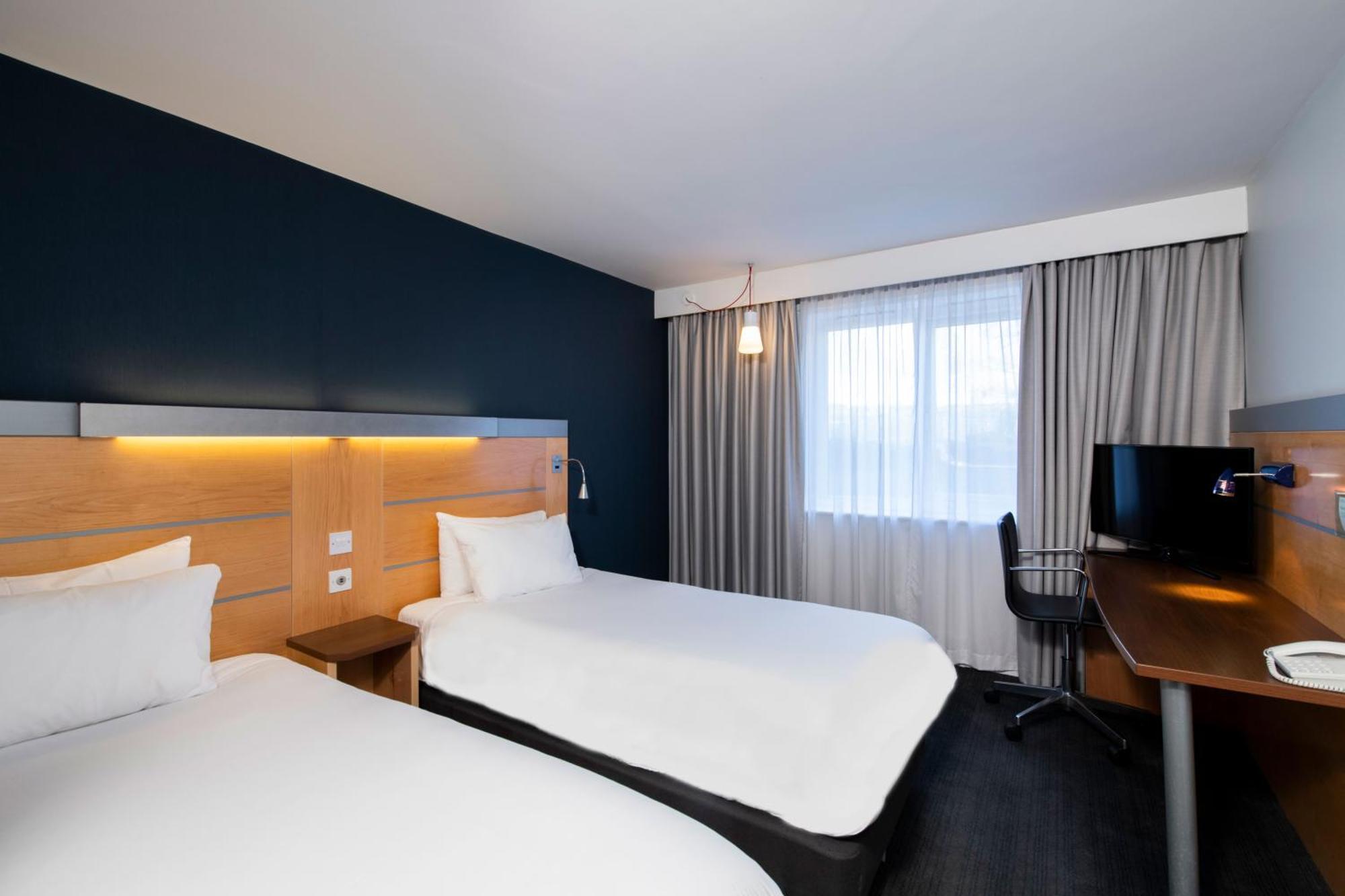 Holiday Inn Express Warwick - Stratford-Upon-Avon, An Ihg Hotel Стая снимка