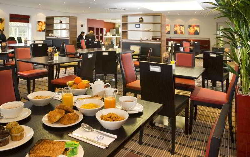 Holiday Inn Express Warwick - Stratford-Upon-Avon, An Ihg Hotel Екстериор снимка