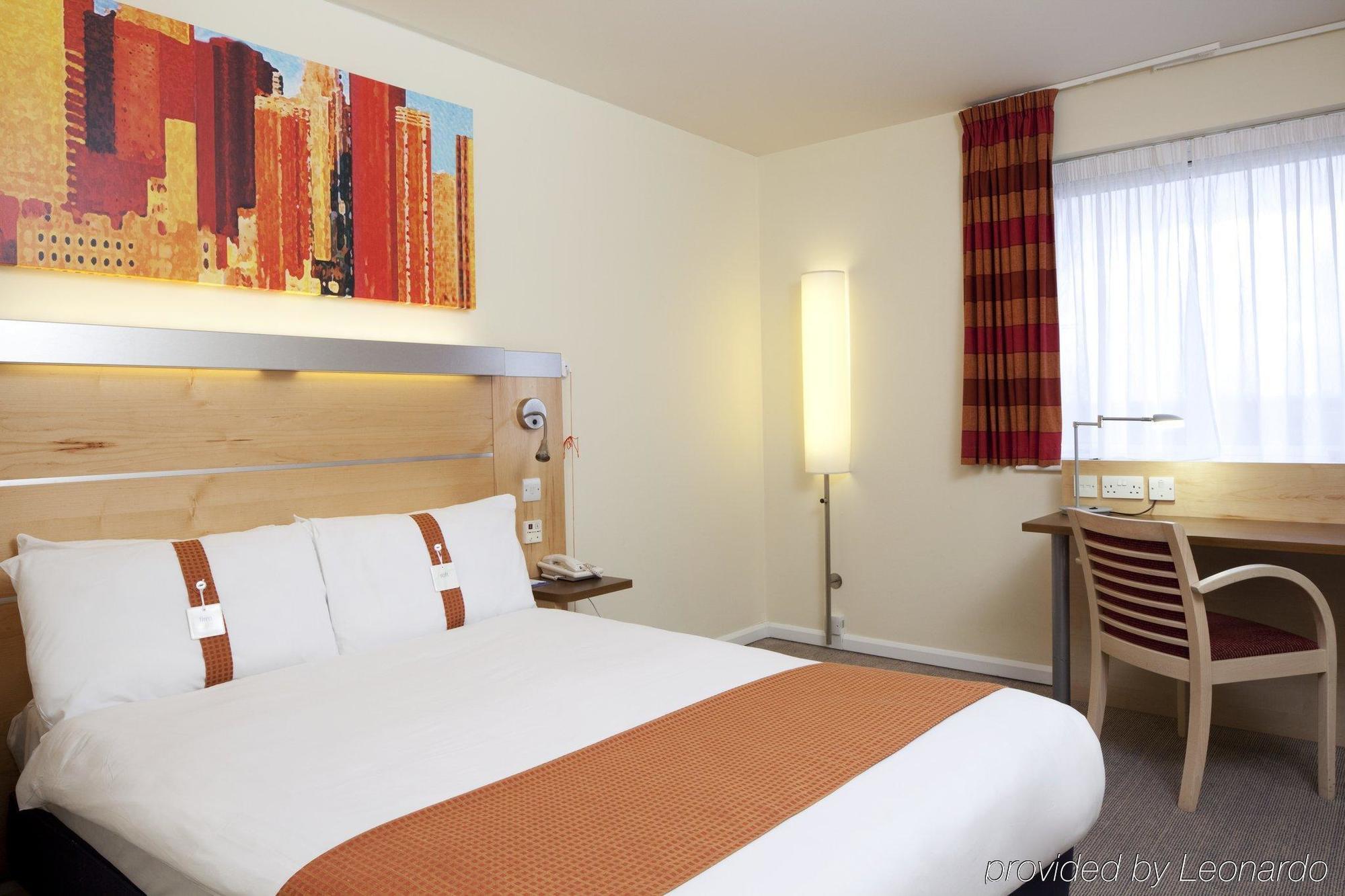 Holiday Inn Express Warwick - Stratford-Upon-Avon, An Ihg Hotel Екстериор снимка