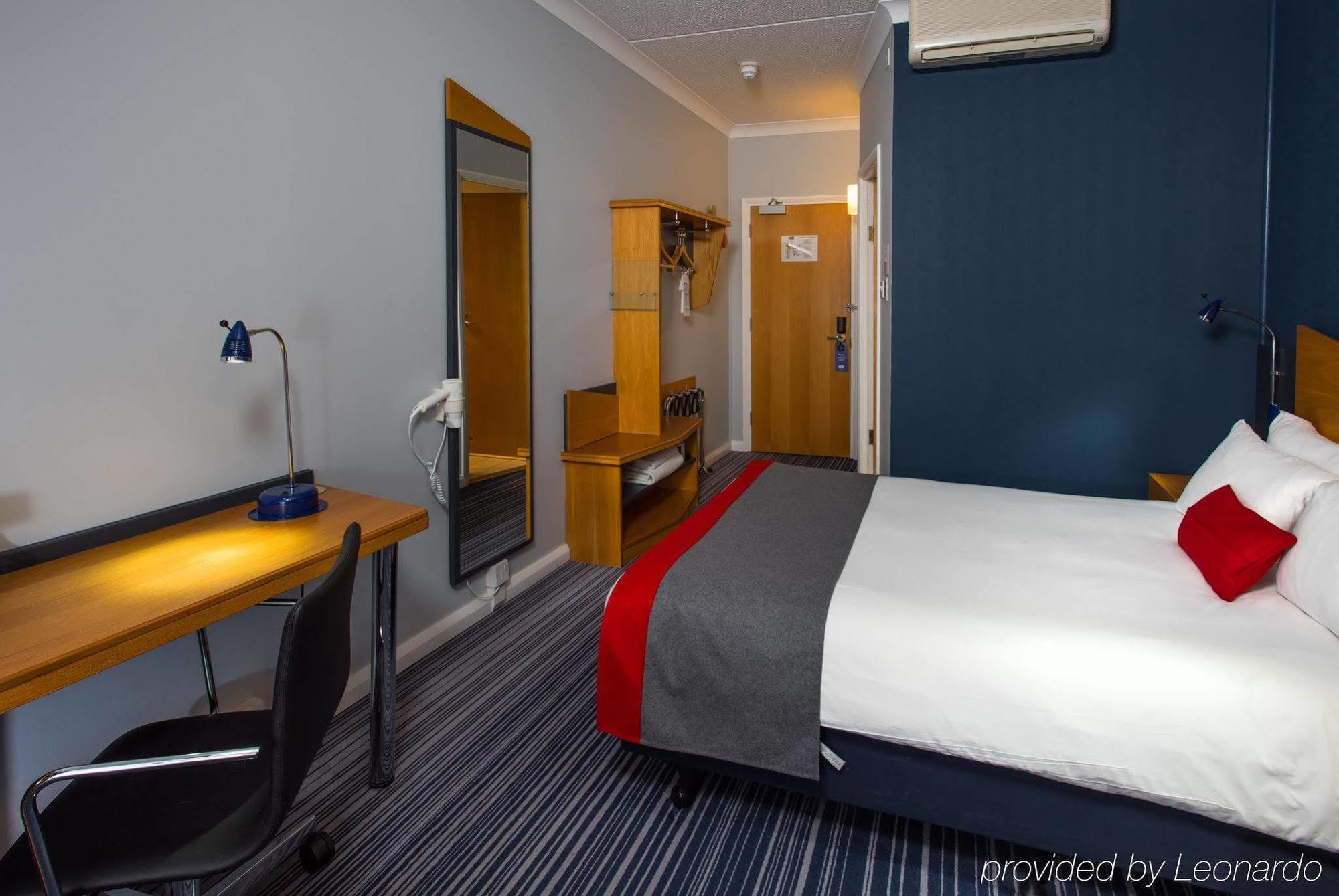 Holiday Inn Express Warwick - Stratford-Upon-Avon, An Ihg Hotel Екстериор снимка