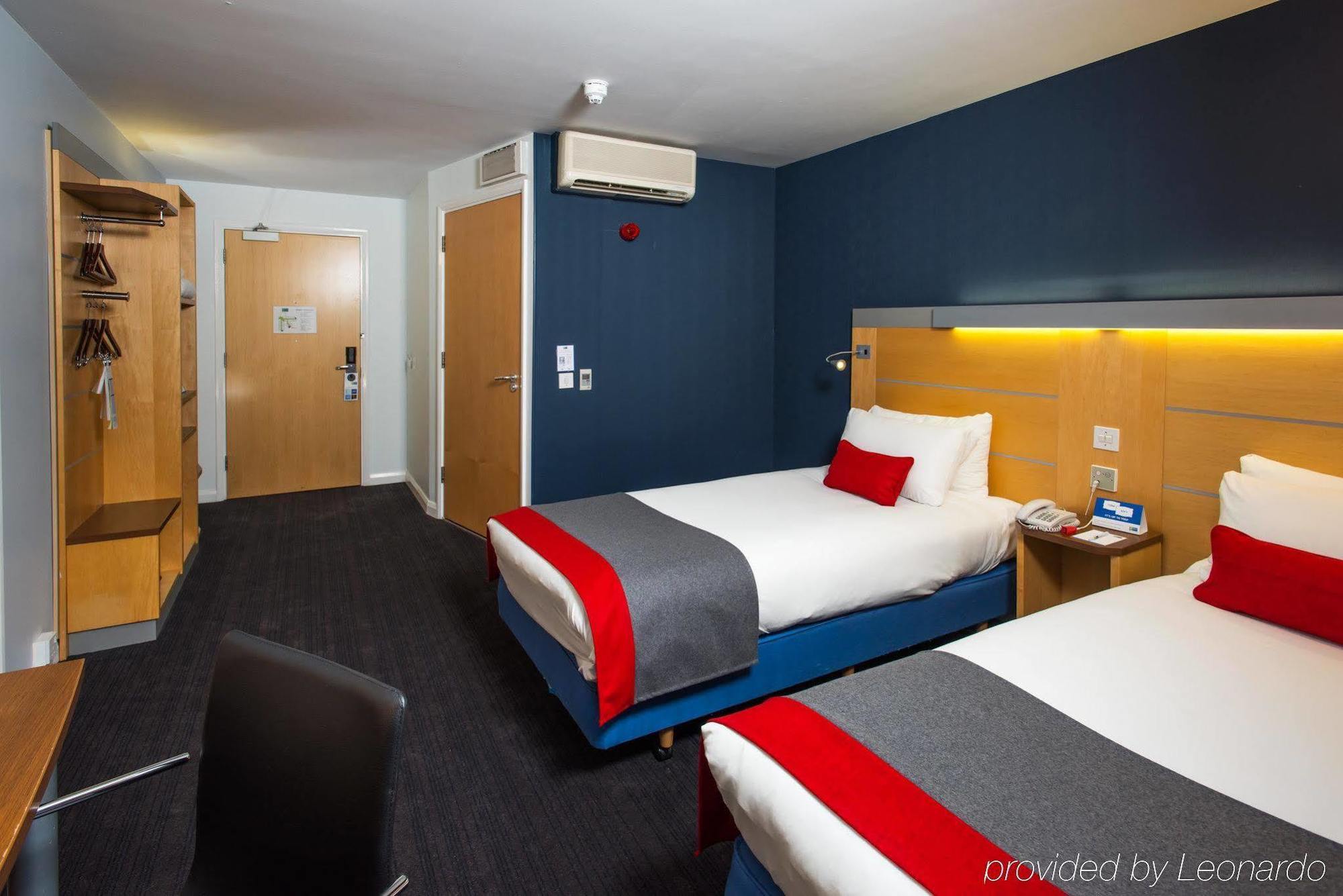 Holiday Inn Express Warwick - Stratford-Upon-Avon, An Ihg Hotel Екстериор снимка