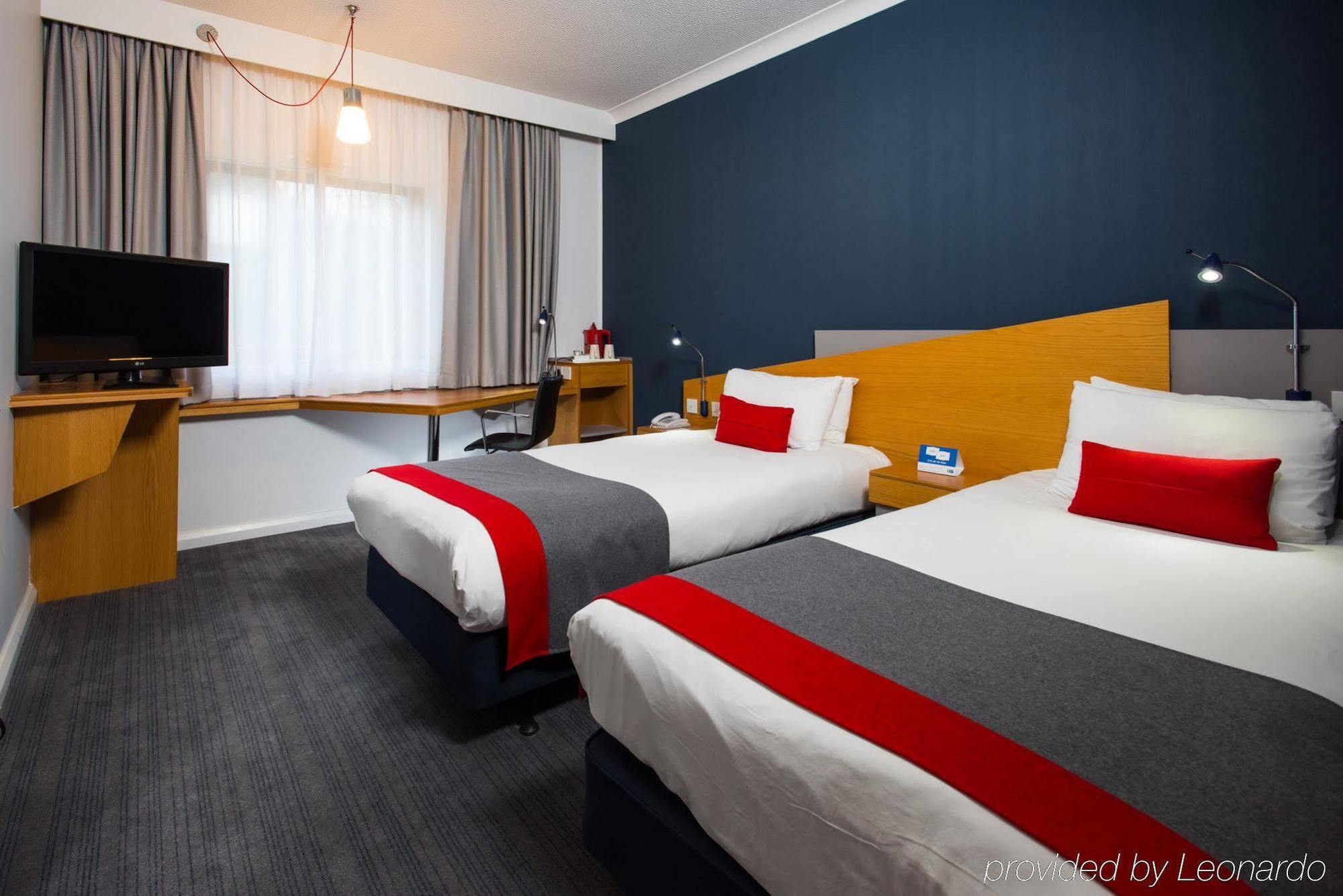 Holiday Inn Express Warwick - Stratford-Upon-Avon, An Ihg Hotel Екстериор снимка