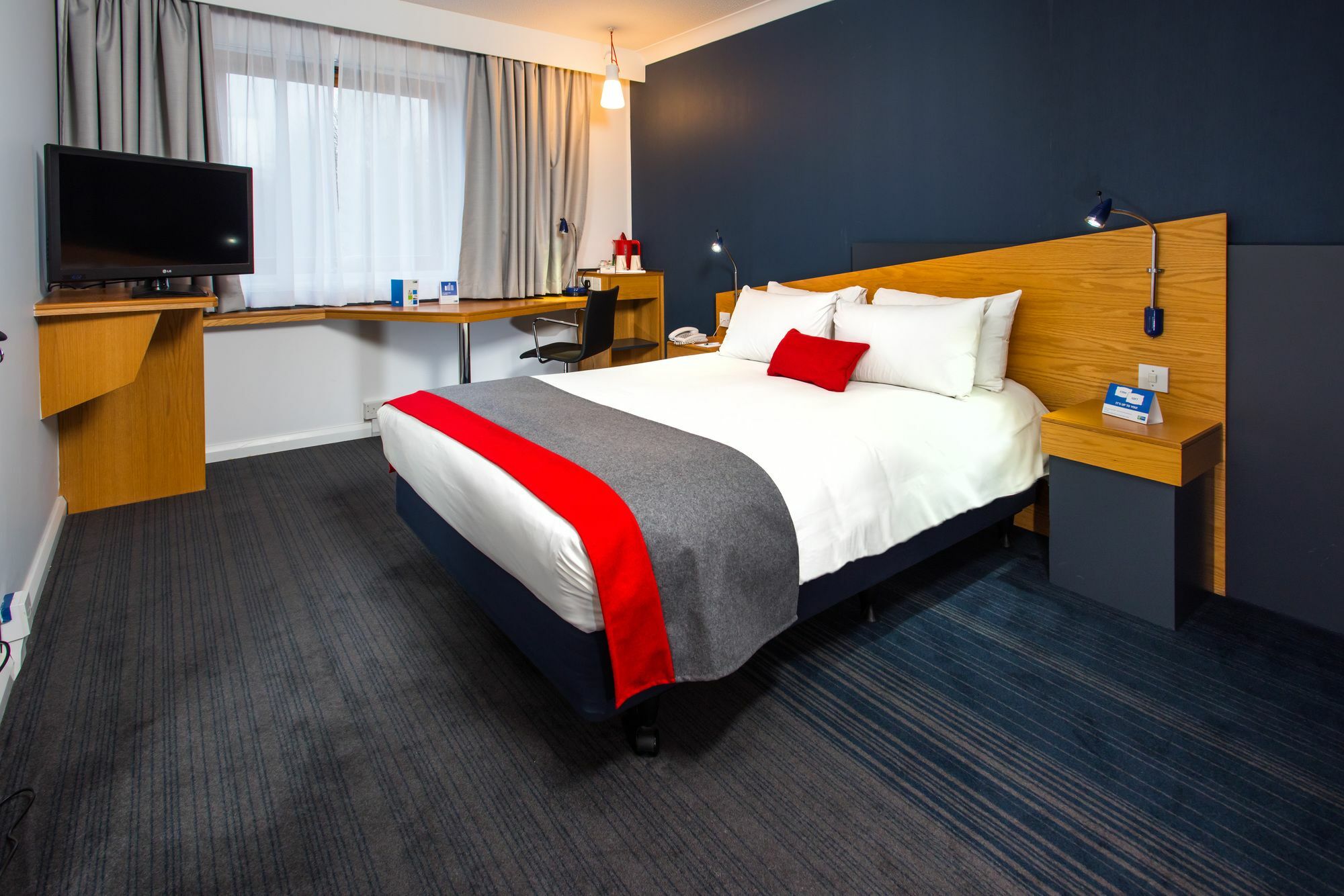 Holiday Inn Express Warwick - Stratford-Upon-Avon, An Ihg Hotel Екстериор снимка